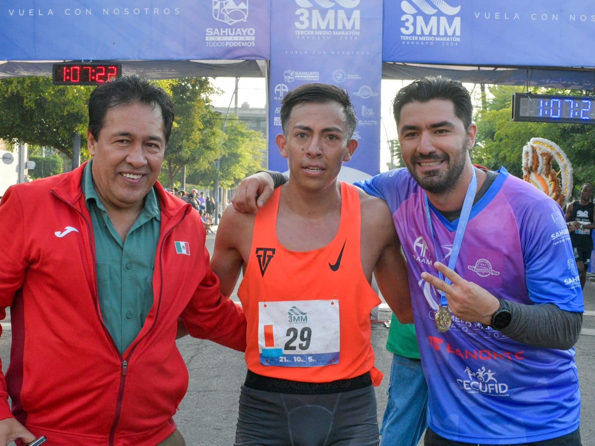 Gabriela Flores y José Luis Almaguer ganaron el Medio Maratón de Sahuayo