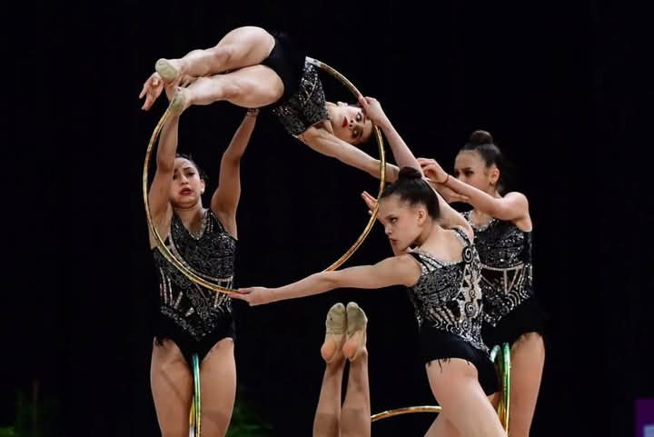 Luce el equipo de gimnasia rítmica en Atenas con dos platas