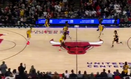 Un tiro de media cancha da el triunfo a Bulls de Chicago