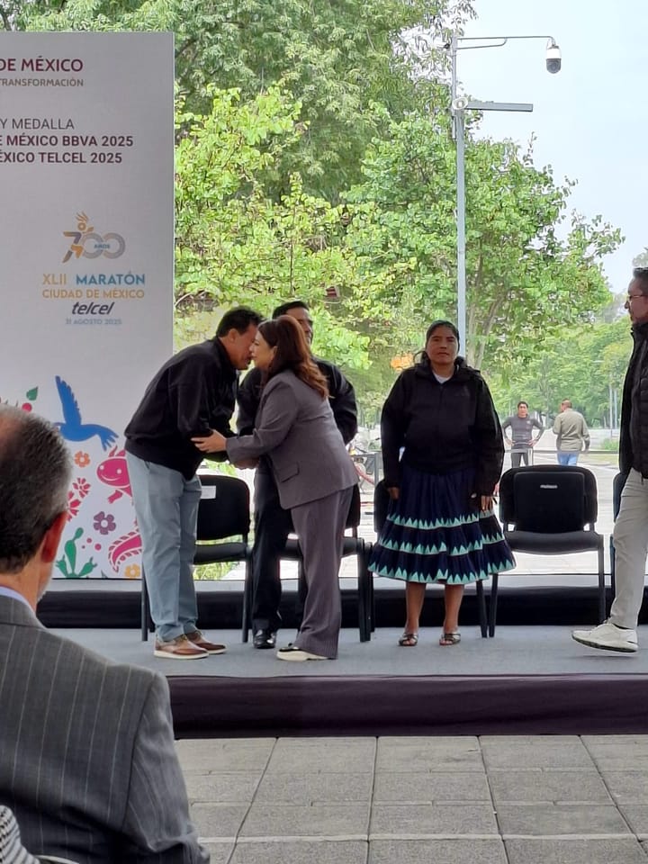 Presentan medallas del Medio Maratón y Maratón Ciudad de México