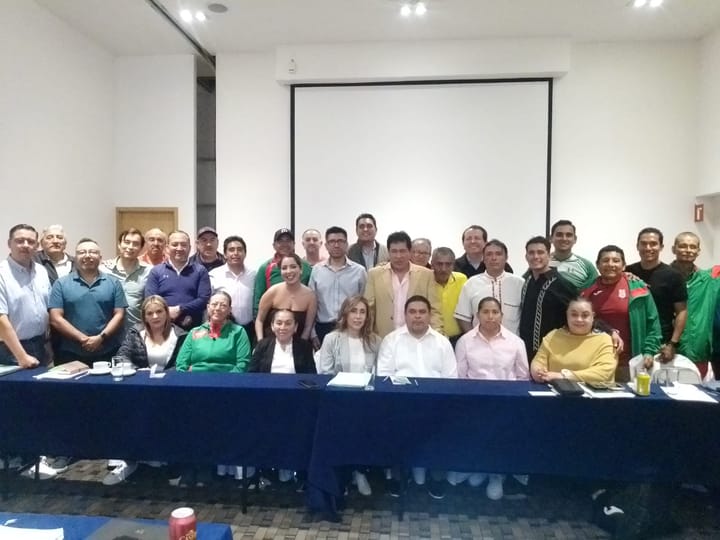 El doctor René Valdrz fue electo presidente de la FMAA